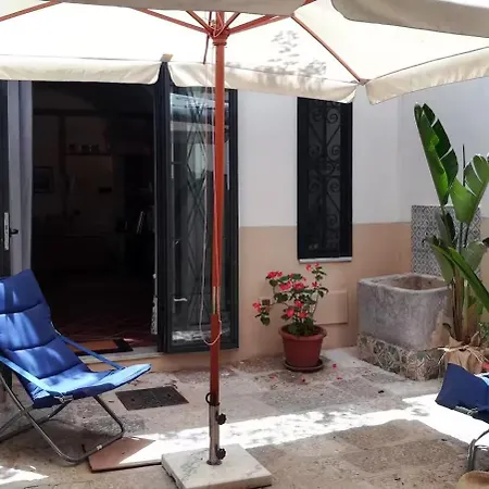 Cortile Galletti - Cool Flat With Private Courtyard Apartament
