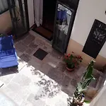 Daire Cortile Galletti - Cool Flat With Private Courtyard