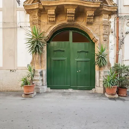 Daire Cortile Galletti - Cool Flat With Private Courtyard Palermo
